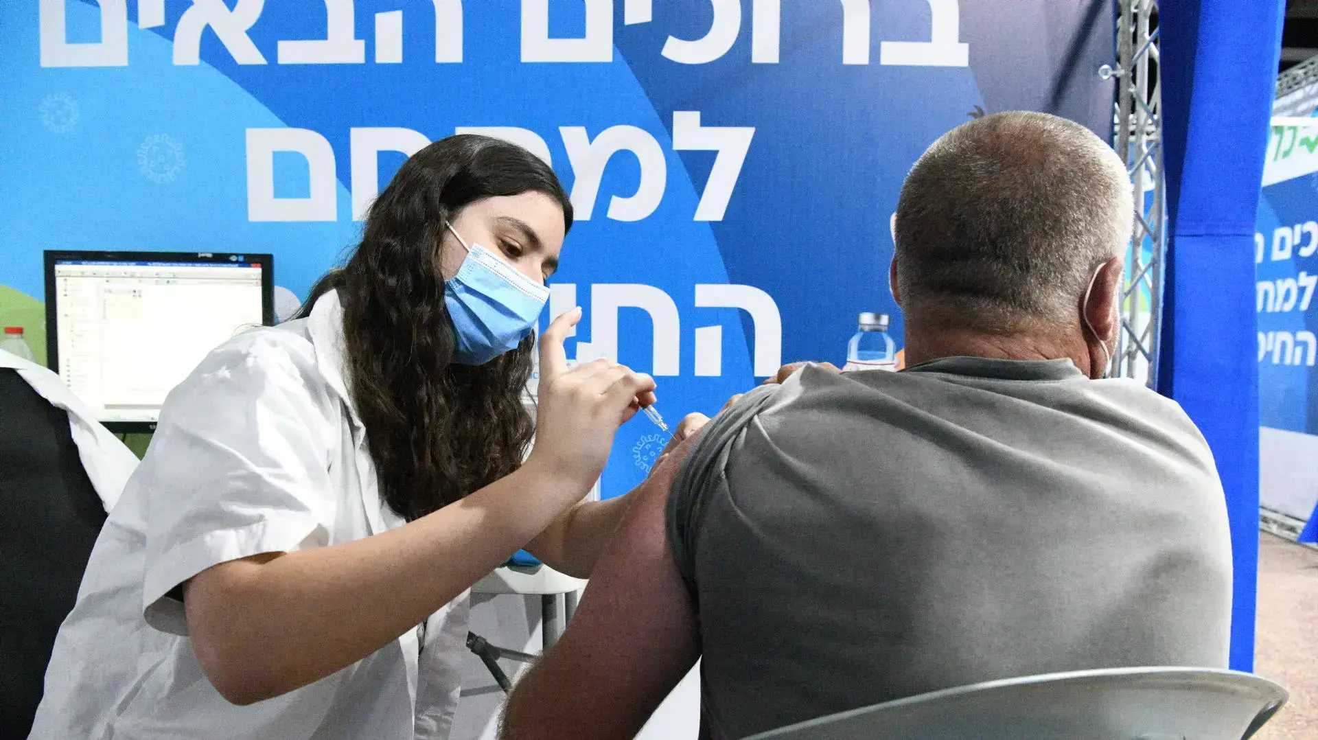 מתחם חיסוני שפעת של קופת חולים כללית, בית הצנחן רמת גן ,30 בספטמבר 2021 מתחם חיסוני שפעת של קופת חולים כללית, בית הצנחן רמת גן ,30 בספטמבר 2021