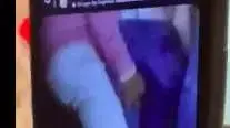מאמן ג'קסונוויל אורבן מאייר אוחז בישבנה של אישה בבר