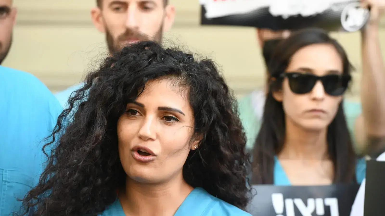 ד"ר ריי ביטון , יו"ר ארגון המתמחים ״מרשם״ בעת מסירת מכתבי התפטרות . משרד הבריאות, תל אביב 7 באוקטובר 2021