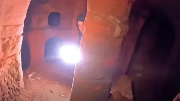 מערת טמפלרים שנמצאה חבוייה מתחת לעץ