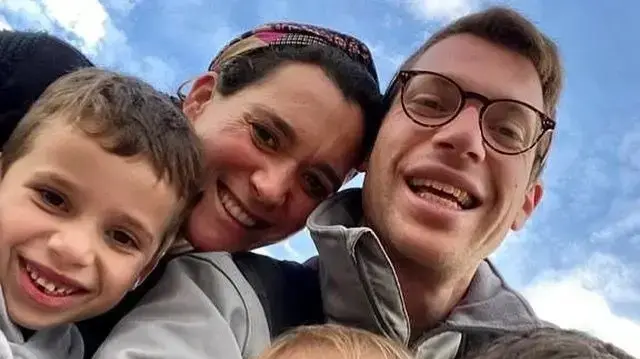 משפחת ספיבק-בתמונה, מימין לשמאל-גודה_8, רועי_2, ליאור_6. הורים_רפי ורבקה ספיבק.