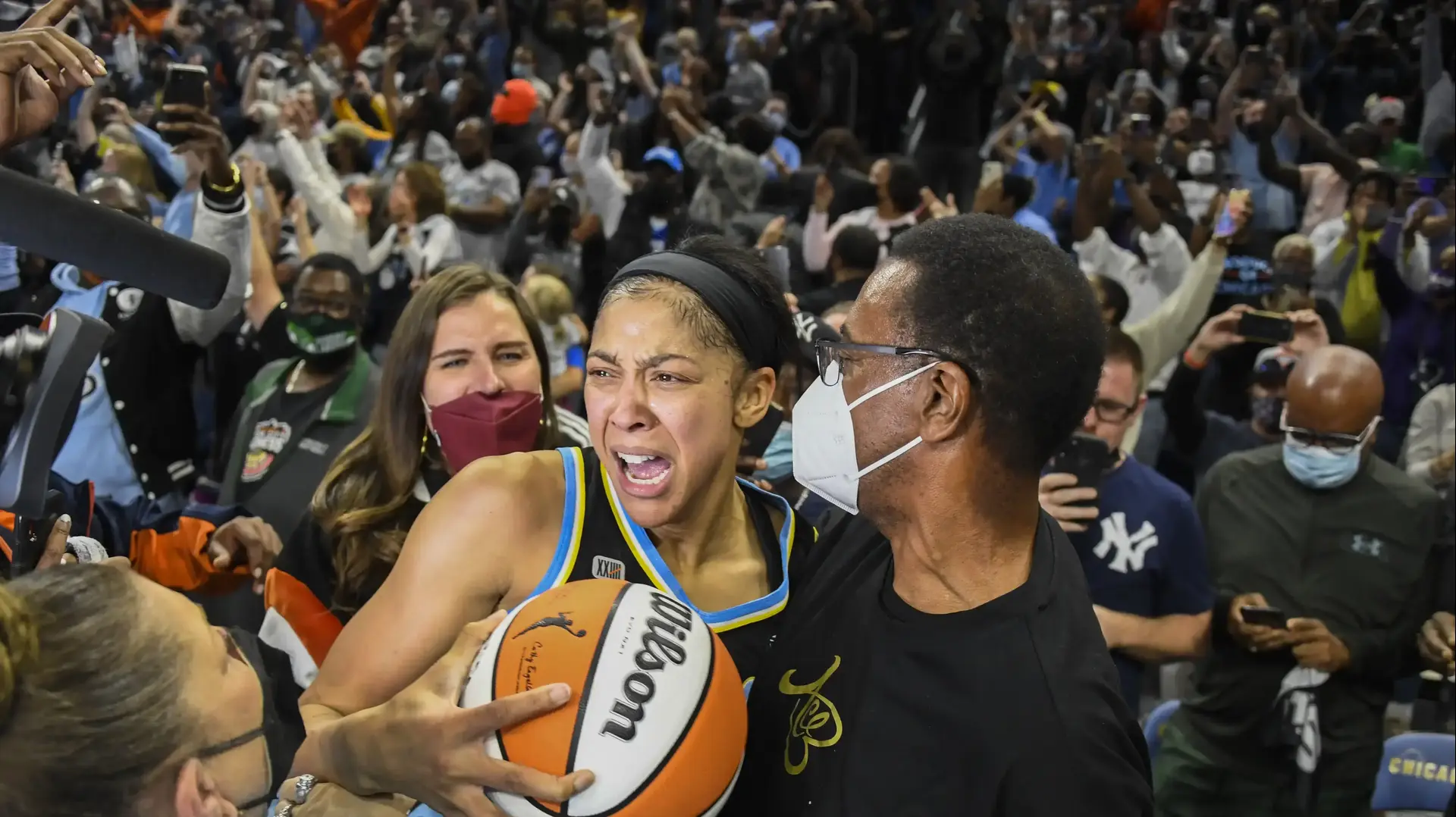 קנדיס פארקר אחרי הזכייה באליפות WNBA
