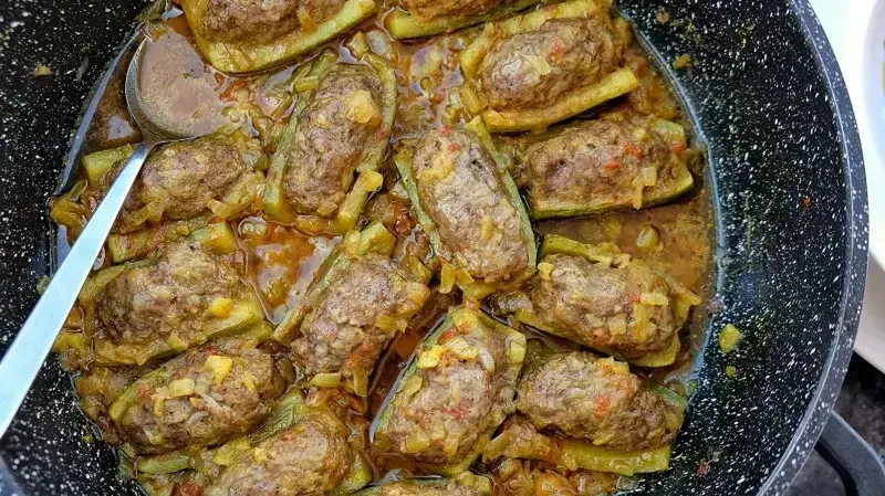 סירות קישואים במילוי בשר