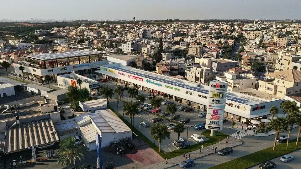 הדמייה למרכז הקניות בטירה, רני צים