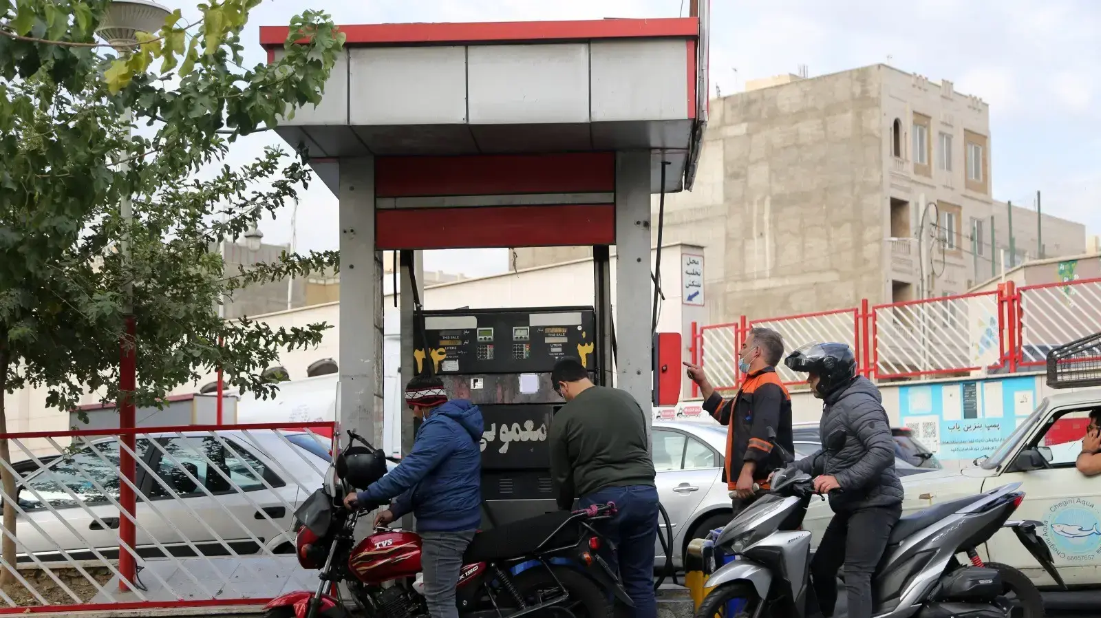 תור בתחנת דלק בטהראן, איראן, 27 באוקטובר 2021