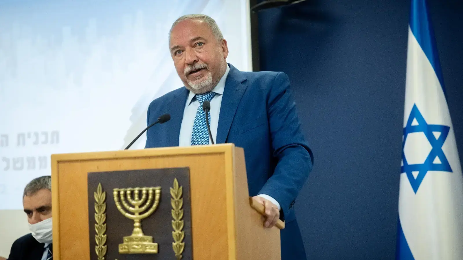 שר האוצר אביגדור ליברמן במסיבת עיתונאים של הצגת תוכנית הדיור הממשלתית. משרד האוצר ירושלים, 31 באוקטובר 2021.