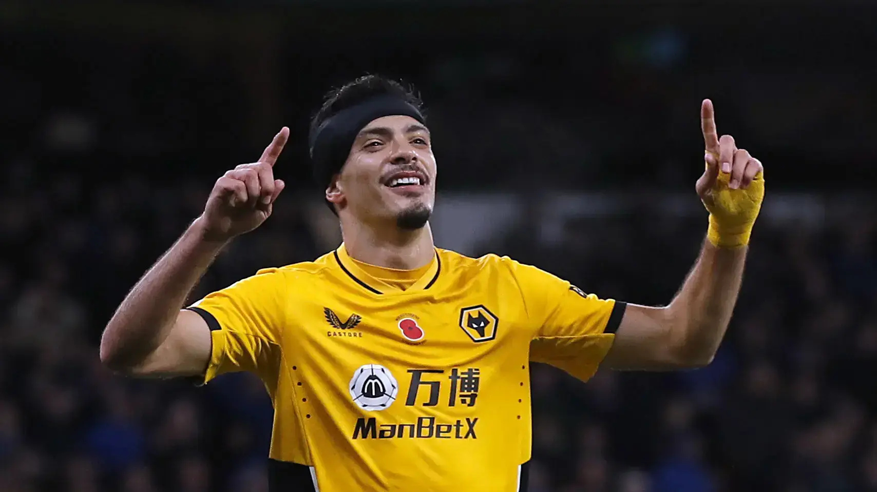 ראול חימנס שחקן וולבס חוגג שער