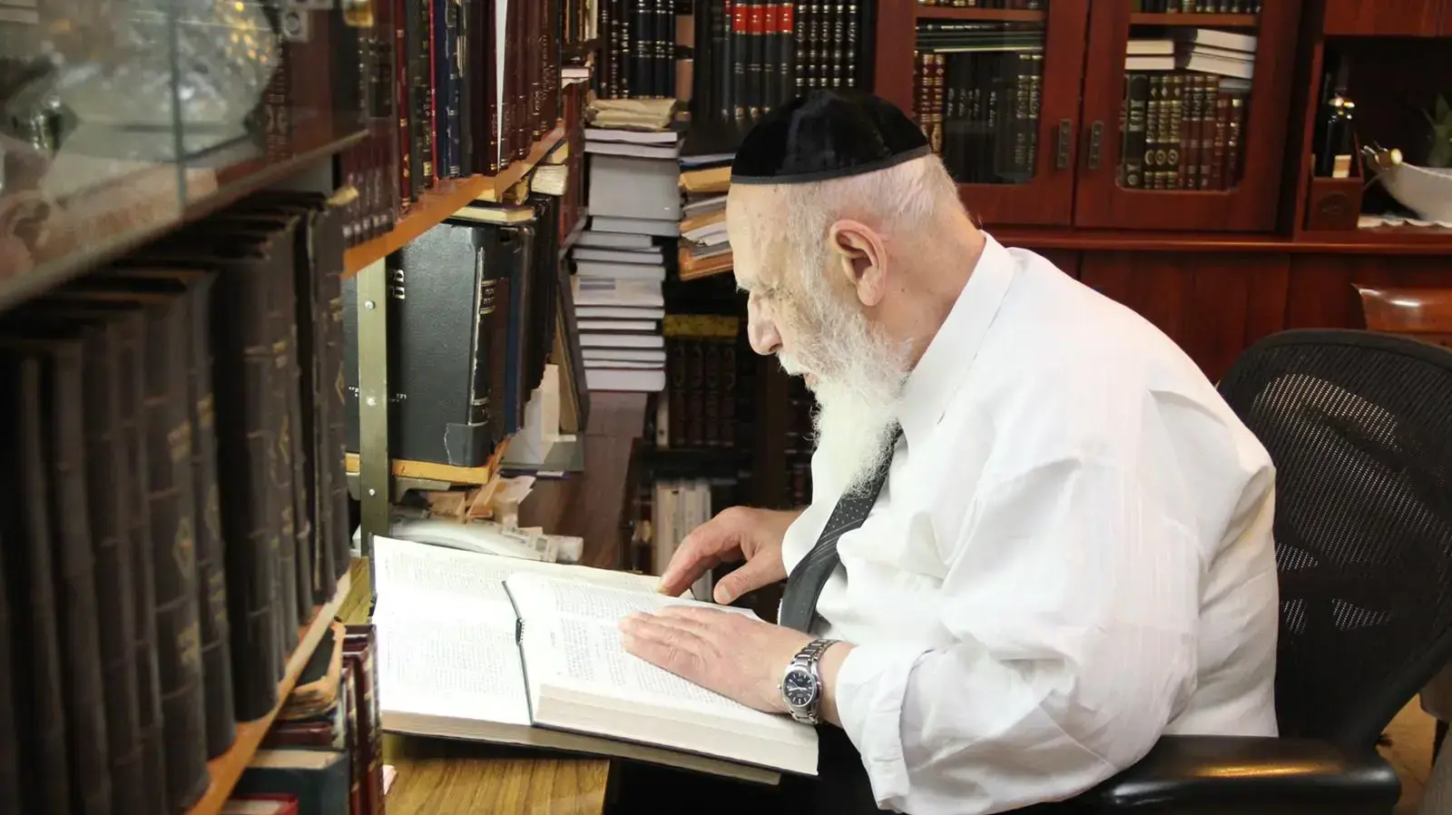 נשיא מועצת חכמי התורה מרן חכם שלום כהן