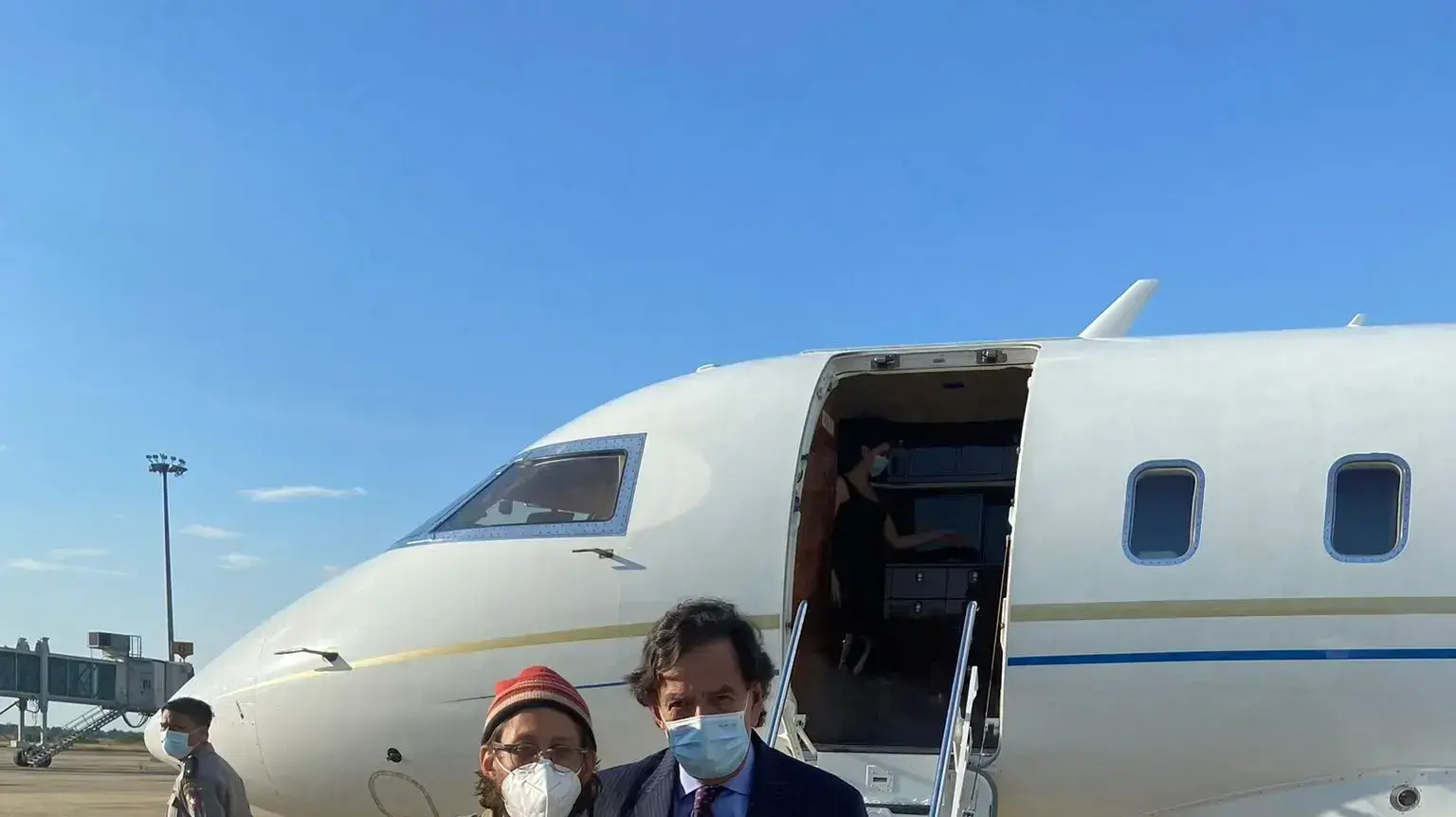 מושל ניו מקסיקו לשעבר, ביל ריצ'רדסון
בתמונה משותפת עם העיתונאי האמריקני דני פנסטר 15 בנובמבר 2021