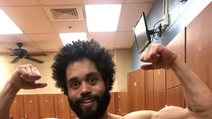דונובן סלבאטו לוחם MMA אמריקאי נשך את אשכיו של שותפו לדירה דונובן סלבאטו לוחם MMA אמריקאי נשך את אשכיו של שותפו לדירה