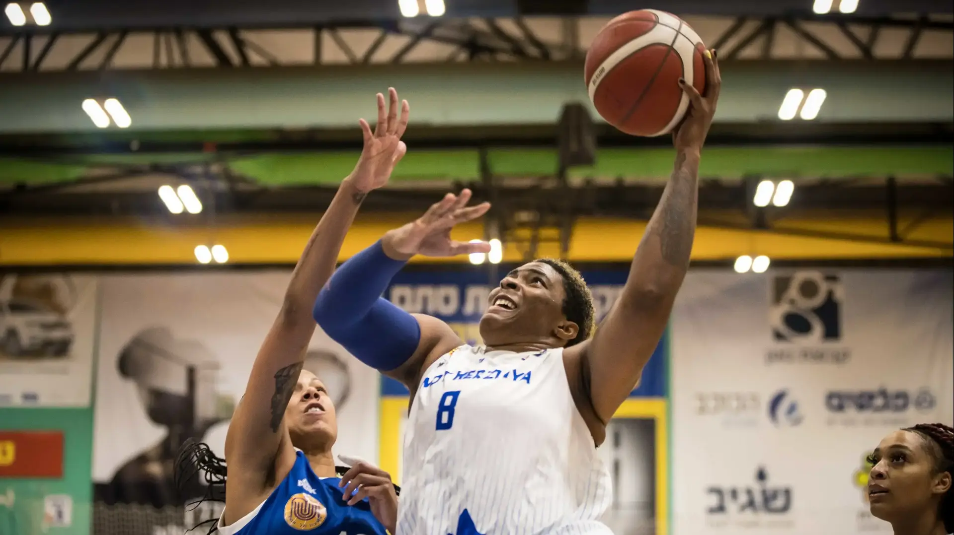 קריסטין סימון, שחקנית בנות הרצליה