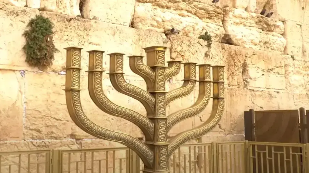 חנוכייה בכותל