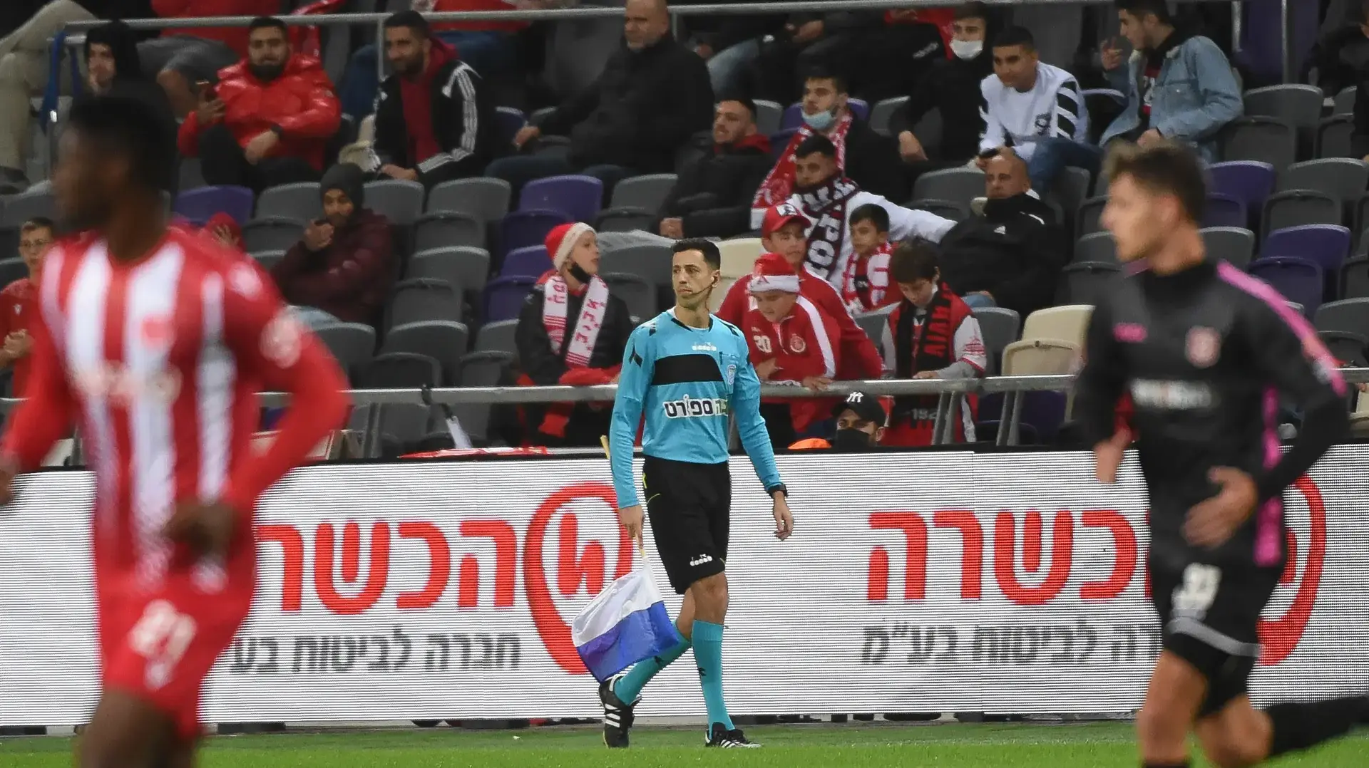 דגל הקוון המאולתר במשחק של הפועל תל אביב מול הפועל ירושלים
