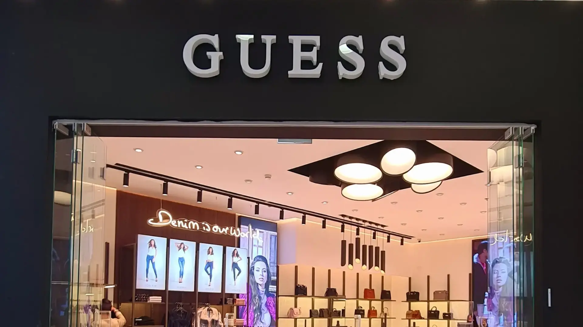 חנות guss בעופר הקניון הגדול פתח תקווה