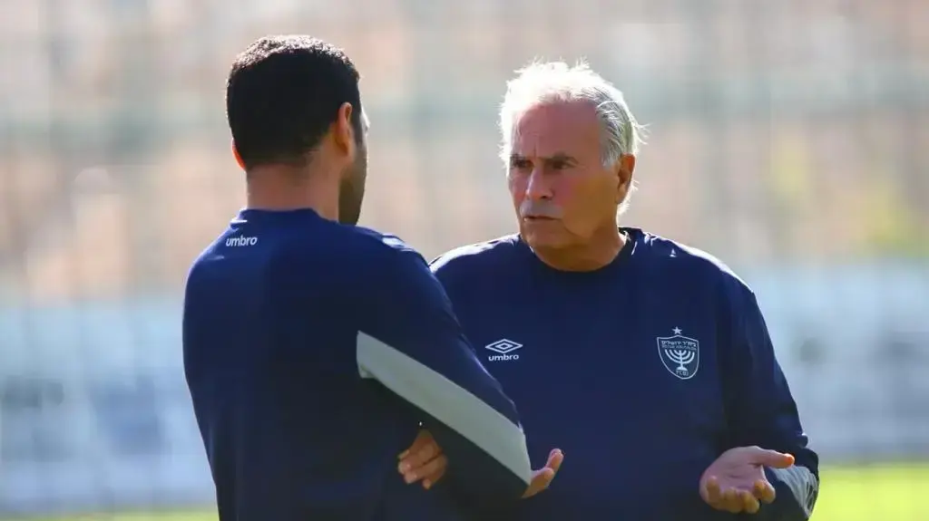 יוסי מזרחי עם גל כהן באימון בית"ר ירושלים