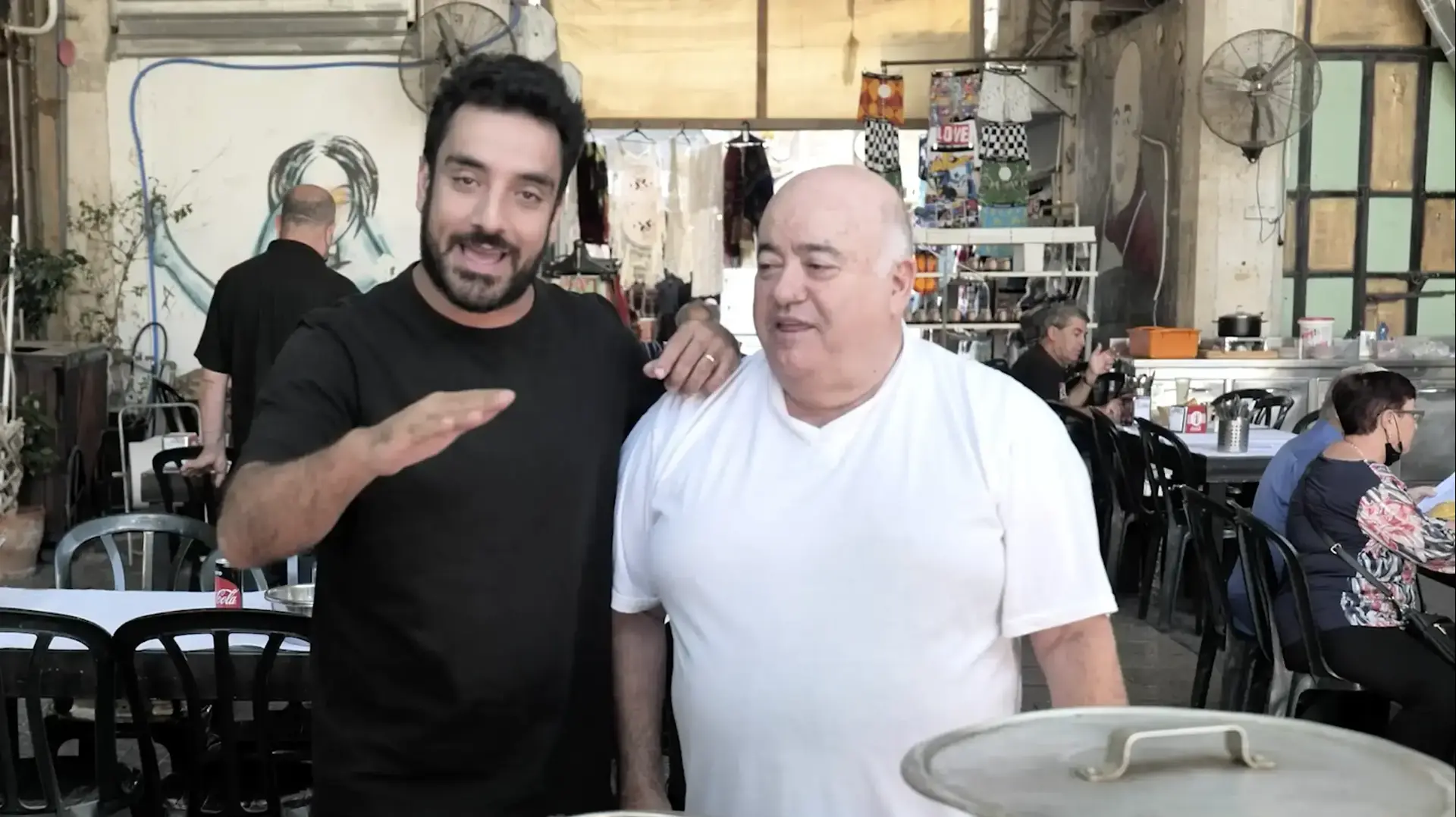 השף אבי ביטון עם בינו ד"ר שקשוקה מאלטי