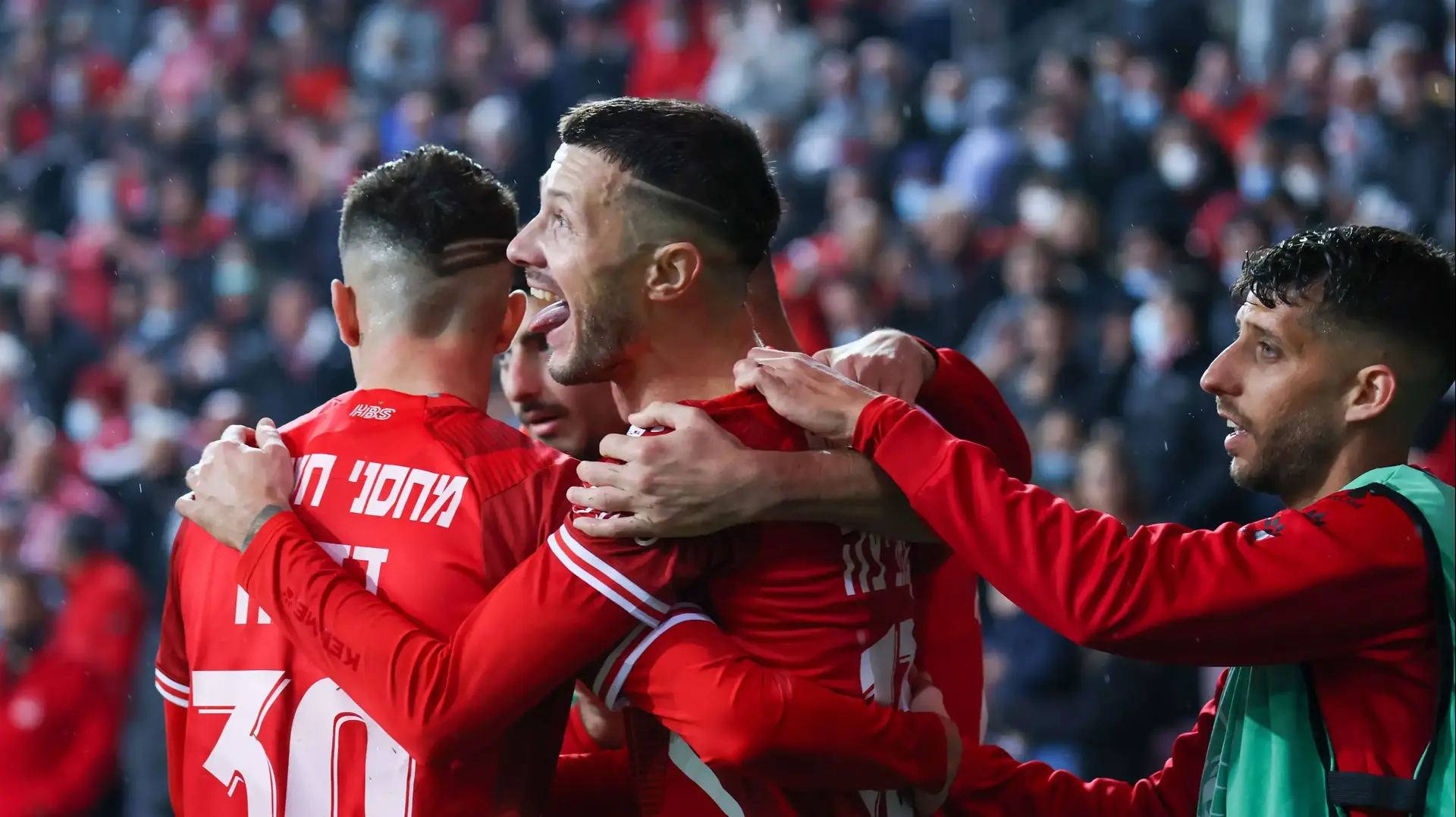 ניקיטה רוקאביציה שחקן הפועל באר שבע עם מיגל ויטור