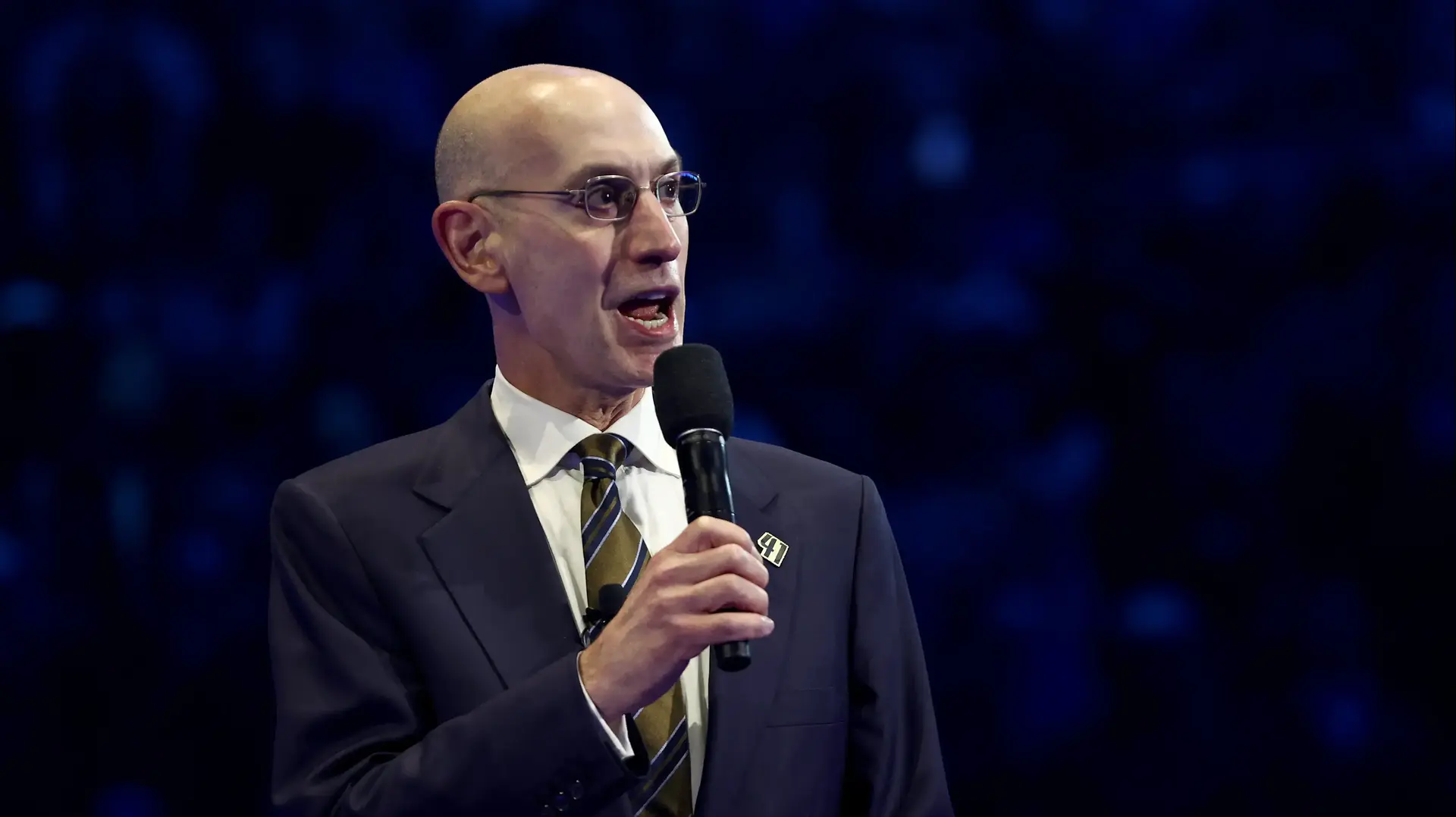 קומישינר ה-NBA אדם סילבר קומישינר ה-NBA אדם סילבר