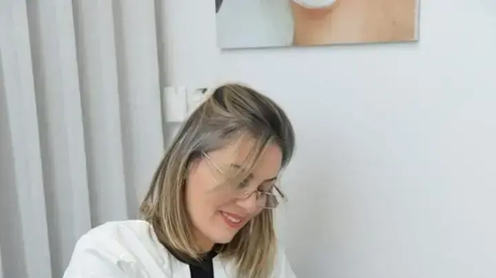 נטלי לנדס קוסמטיקאית