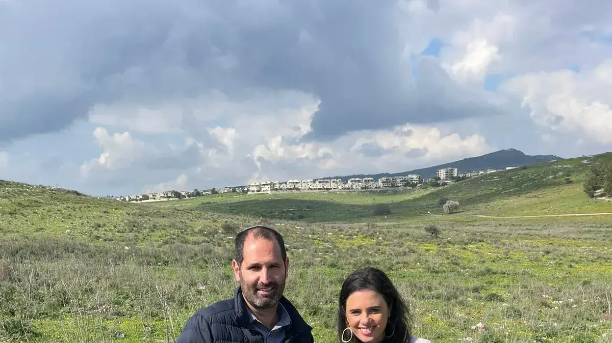 שרת הפנים, איילת שקד בסיור באזור עם מנכ"ל משרדה, יאיר הירש