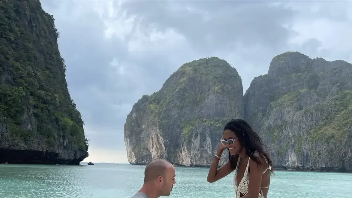 טיטי איינאו הצעת נישואים בתאילנד