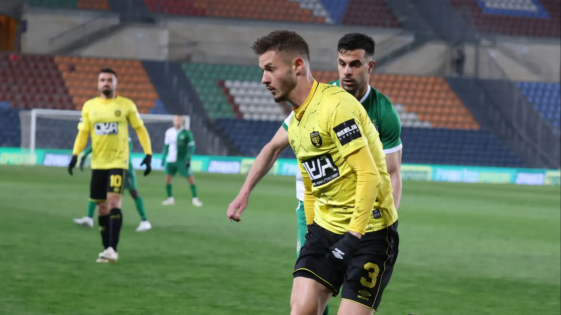 מקס גרצ'קין שחקן בית"ר ירושלים לפני דין דוד שחקן מכבי חיפה