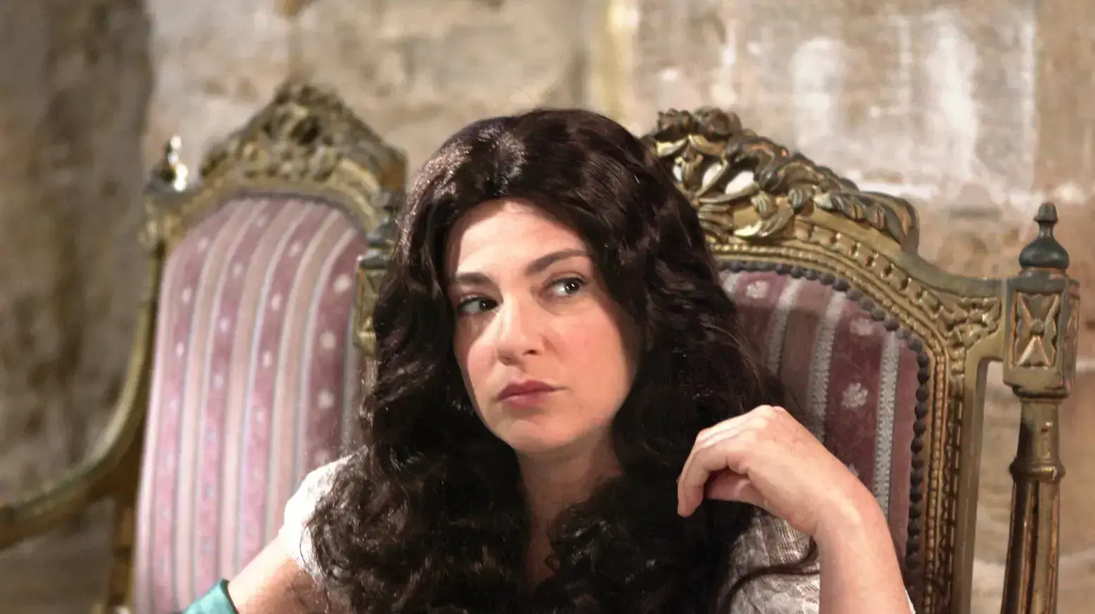 המלכה אסתר, היהודים באים, יעל שרוני