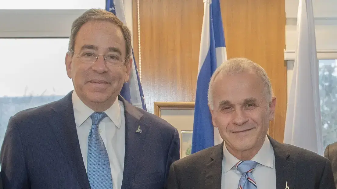 אשר כהן ותומאס ניידס