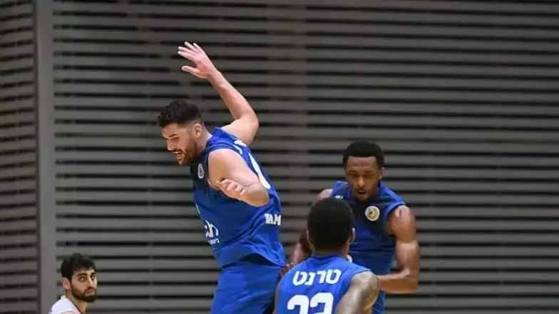 שחקני מכבי עירוני רמת גן חוגגים