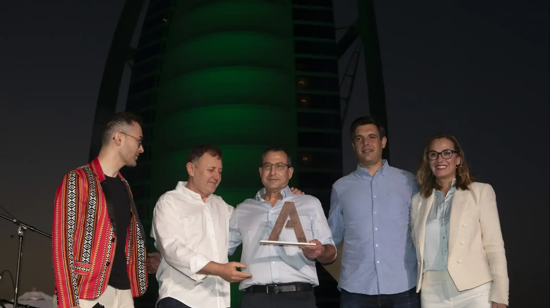 ד"ר ארי גרגיר הזוכה בתחרות Aviram Awards - Tech For Humanity עם זיו אבירם