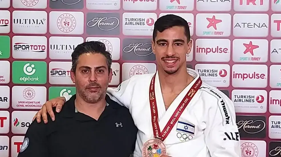 טל פליקר עם מאמנו גיא פוגל