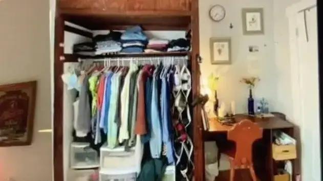 חשפה משהו נועז במודעה לסיבלוט הדירה