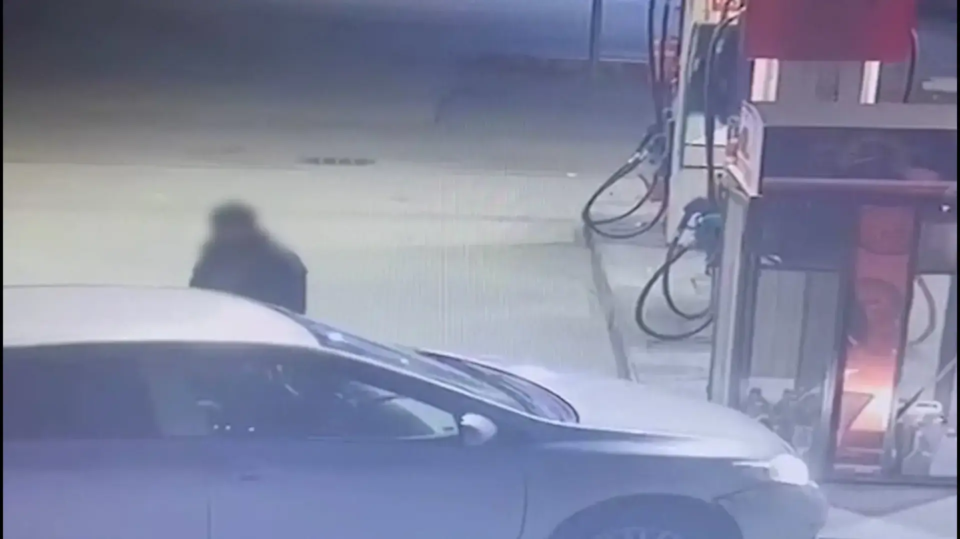 מאיים עם אקדח ולוקח אלפי שקלים: שודד סדרתי של תחנות דלק בצפון