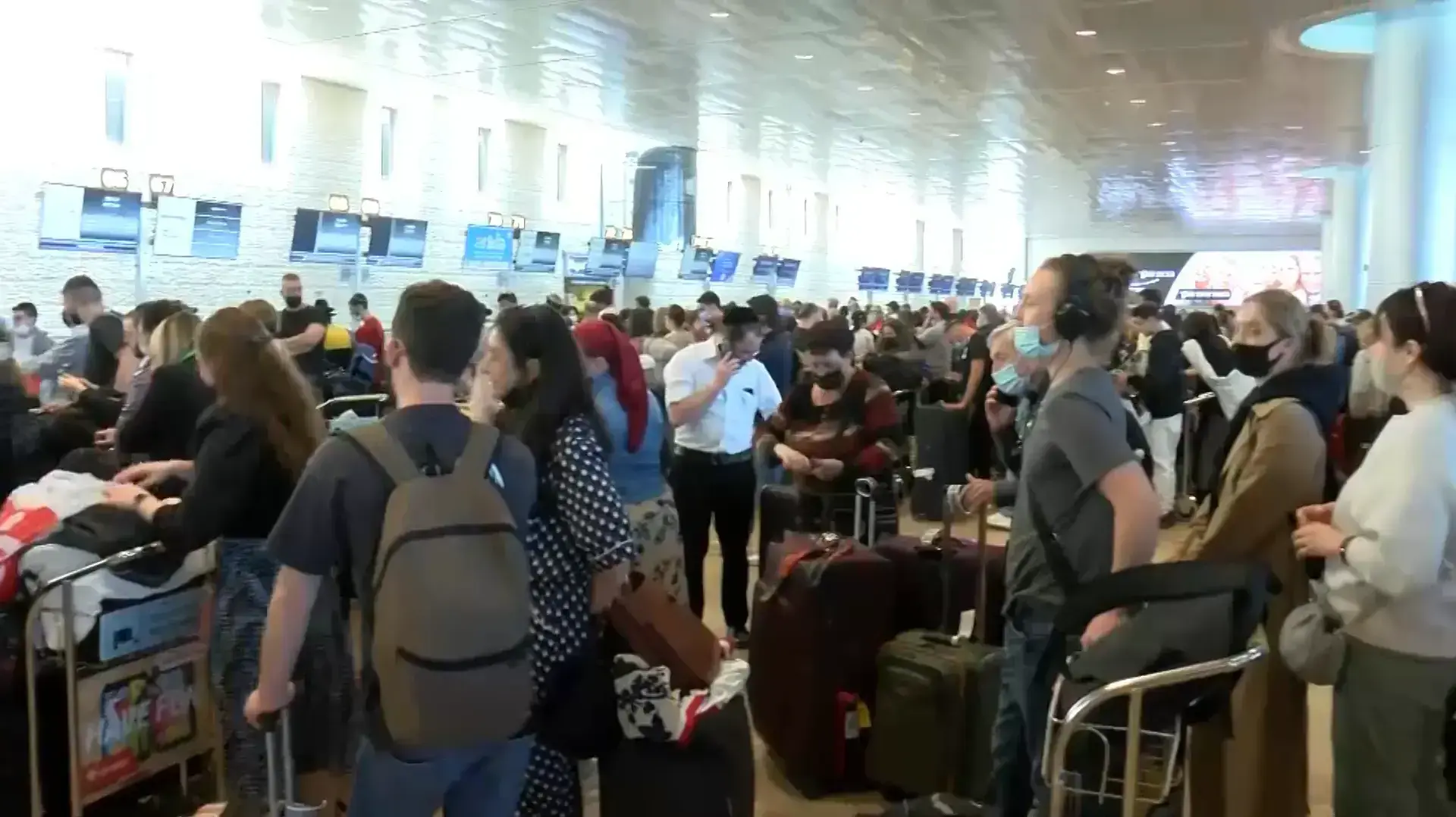 תורים ועומסים בנתב"ג, רגע לפני החג: "מחסור קשה בעובדים" 14.04.22