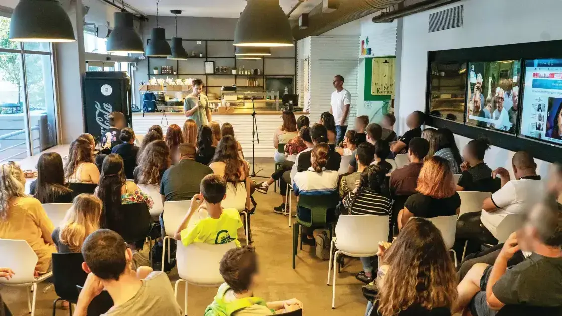 איל קיציס ורועי בר נתן בסדנת סטנדאפ