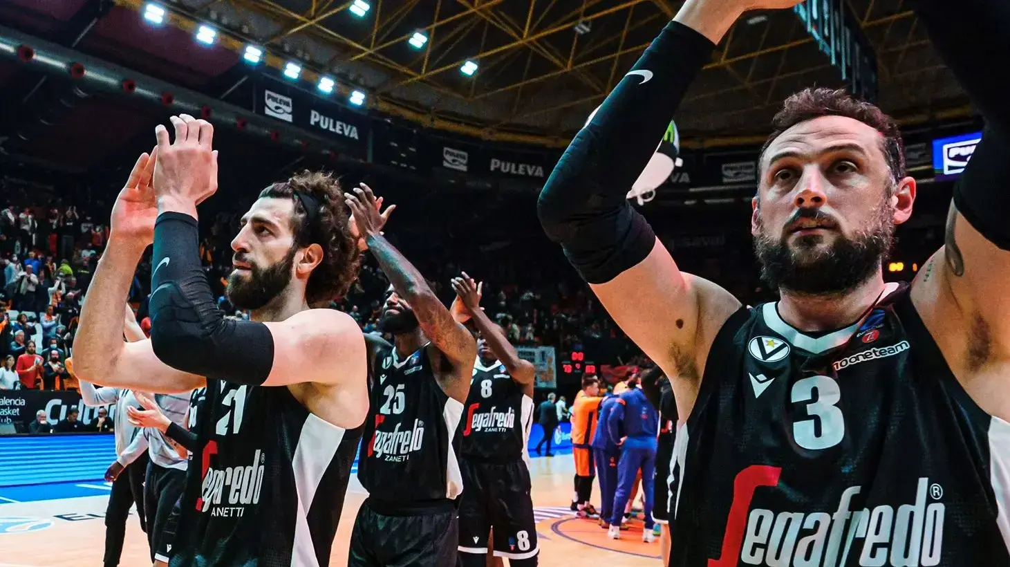 שחקני וירטוס בולוניה מרקו בלינלי וטוקו שנגליה