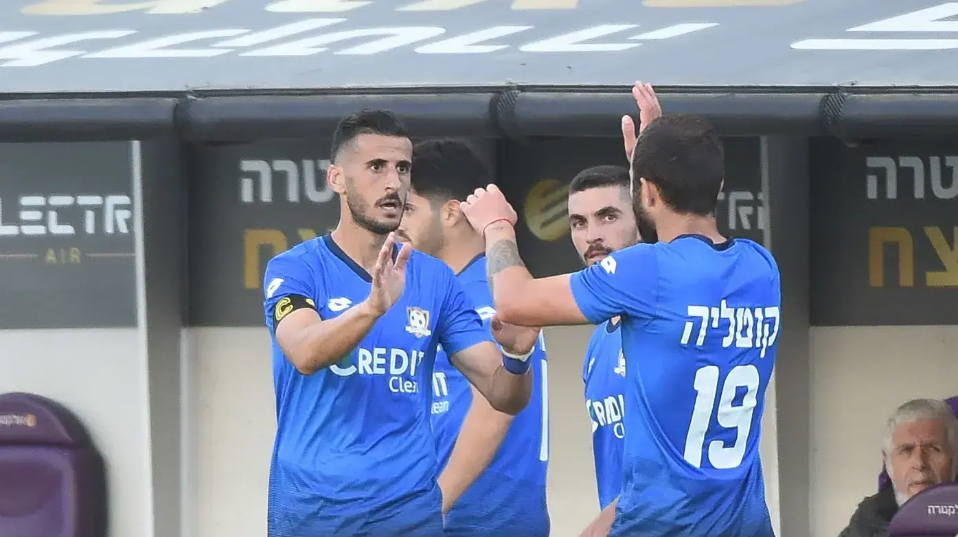 שחקני סקציה נס ציונה חוגגים עם דודו ביטון