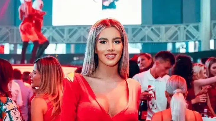הדוגמנית הרומנייה מירונה מילו הדוגמנית הרומנייה מירונה מילו