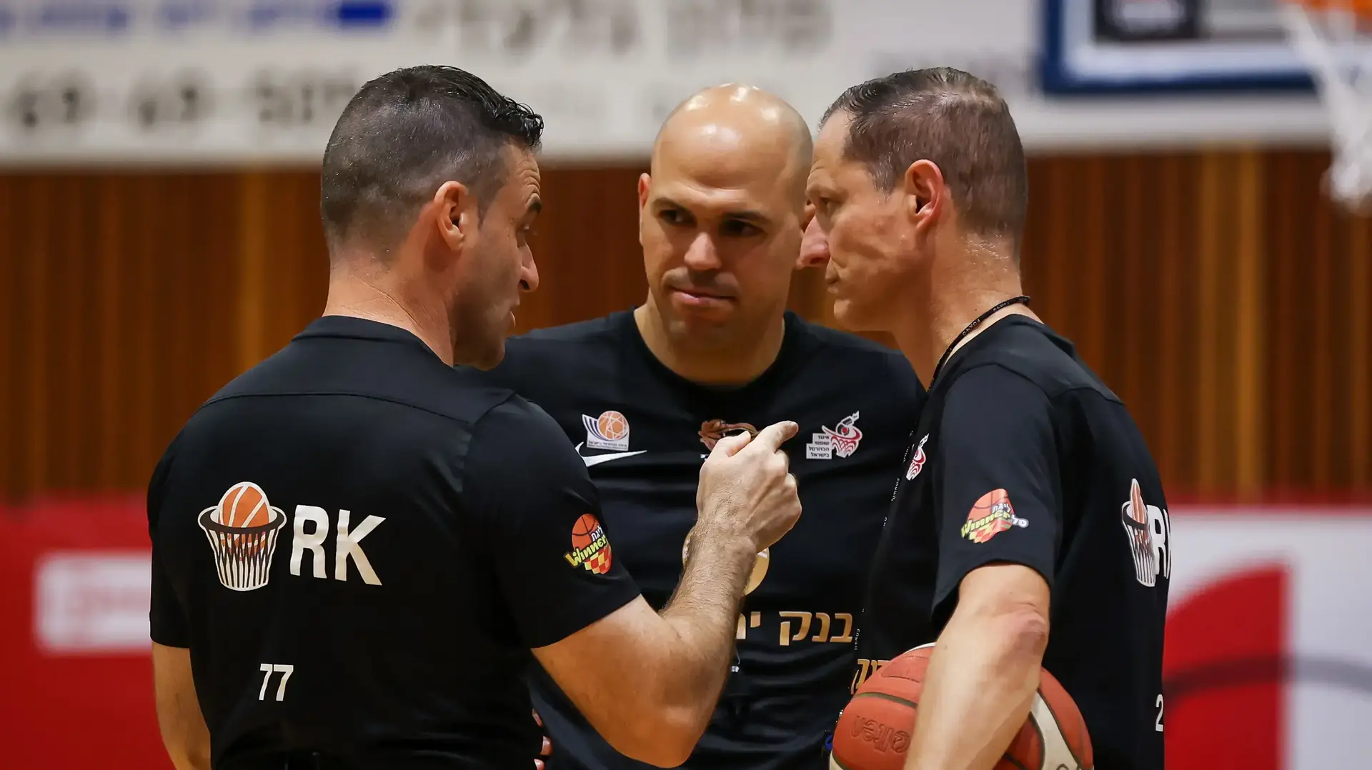 שופטי הכדורסל ליאור בייניש, ניר מאירסון, דודי רומנו