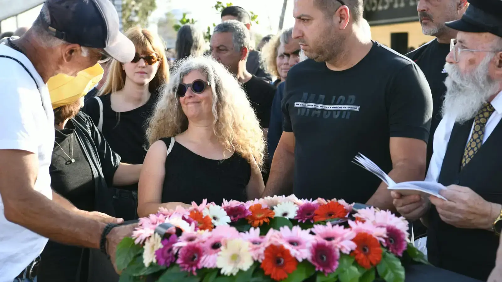 הלוותיו של מודי בר און. בית העלמין
גני אסתר בראשל"צ 31 במאי 2022 הלוותיו של מודי בר און. בית העלמין
גני אסתר בראשל"צ 31 במאי 2022