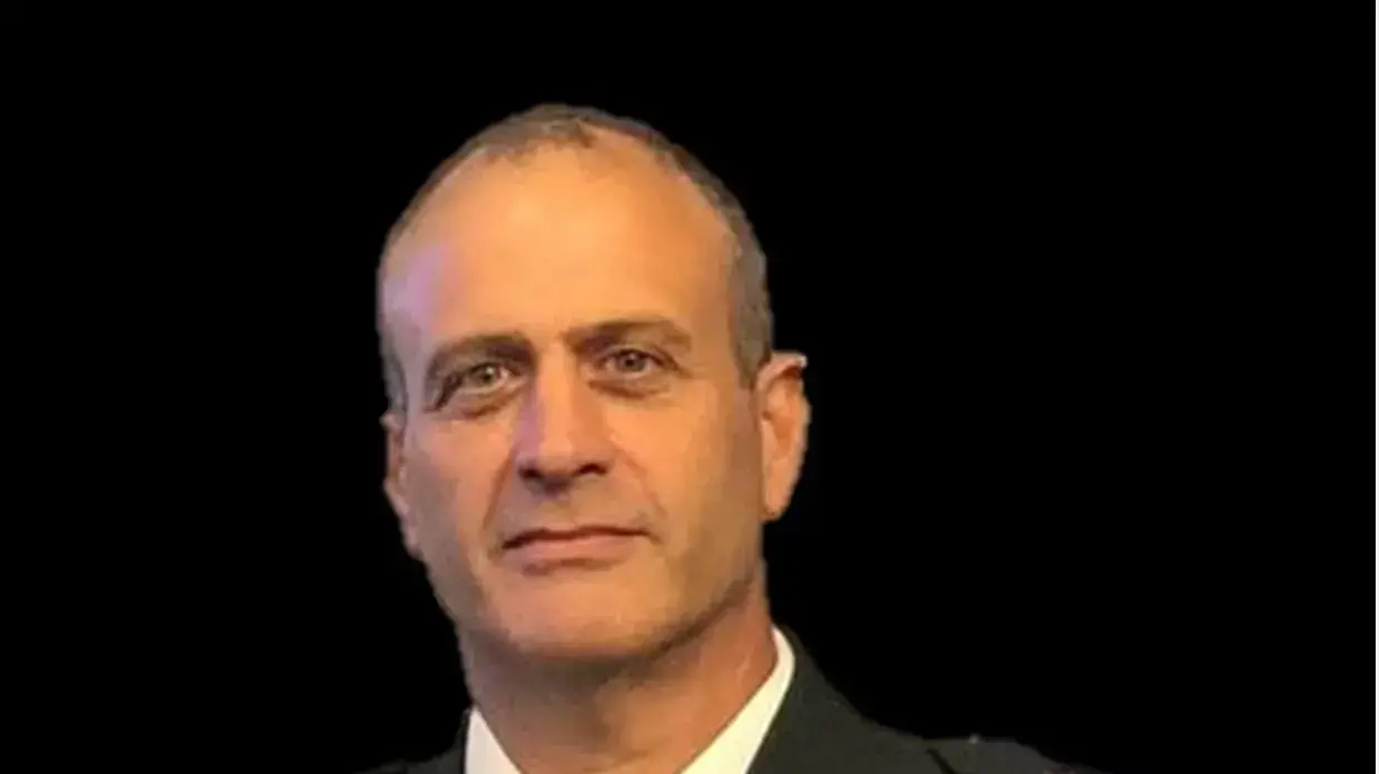 כרזה שהופצה ברשתות החברתיות על ידי נערי גבעות בהם מתחו ביקורת נגדו. בכרזה: "חזק על יהודים בחומש, חלש בחווארה, יהודה פוקס, נכשלת, קח אחריות". 31 במאי, 2022
