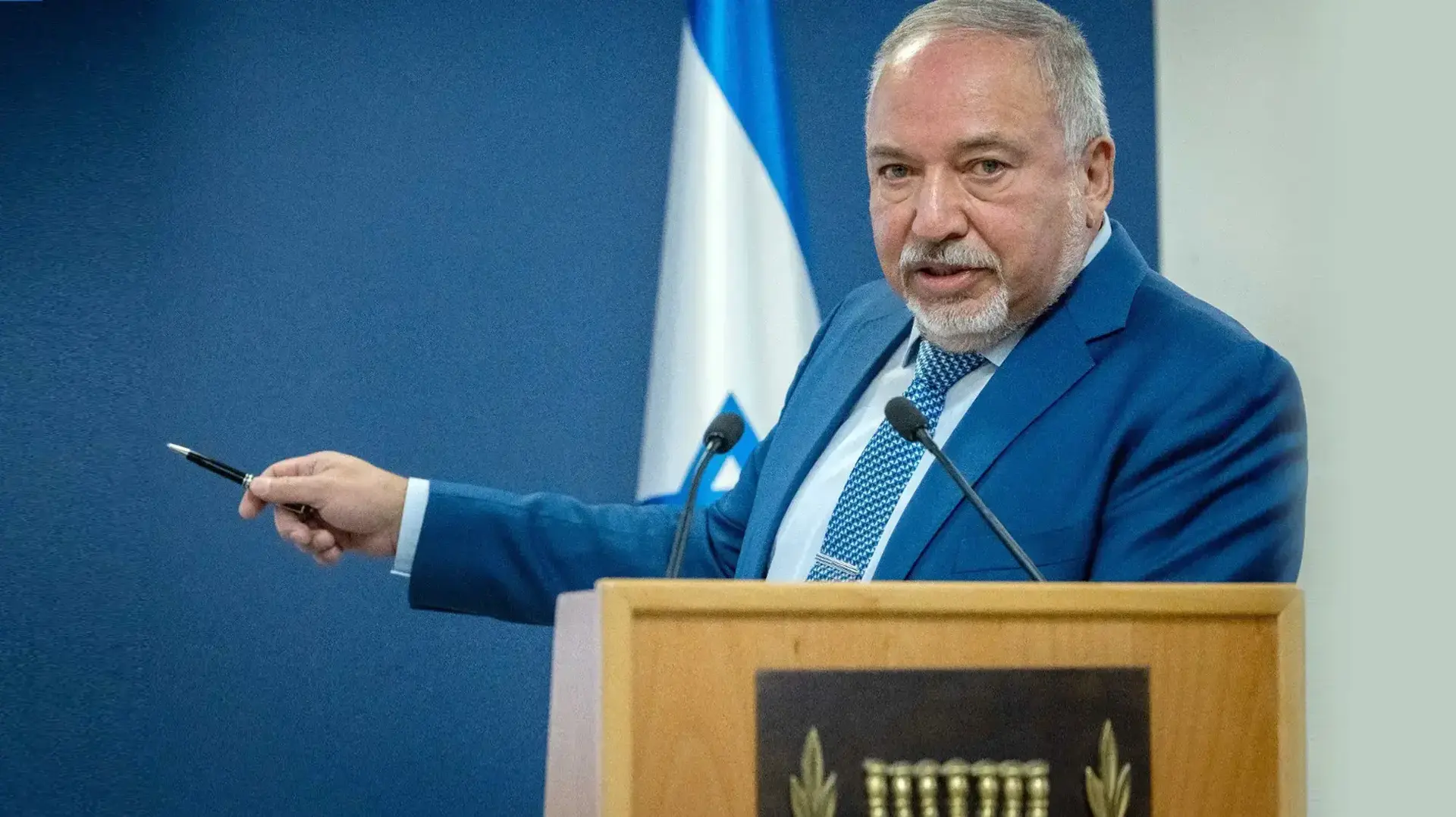 שר האוצר אביגדור ליברמן במסיבת עיתונאים של הצגת תוכנית הדיור הממשלתית. משרד האוצר ירושלים, 31 באוקטובר 2021.