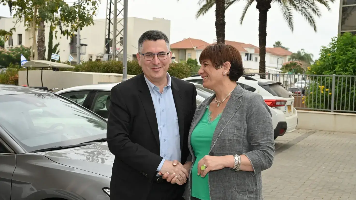 השר גדעון סער מגיע לכפר יונה