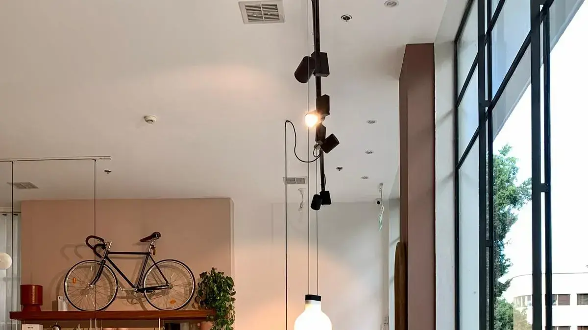 חנות prat living ברחוב החשמל 4 ת"א