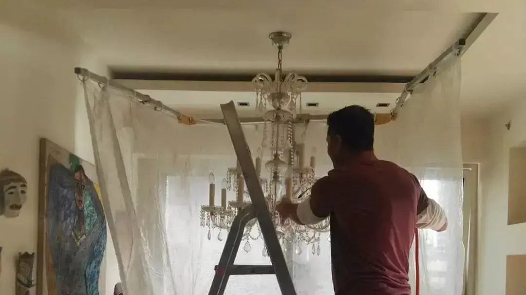 קריסטלור ניקוי נברשות שנדלירים