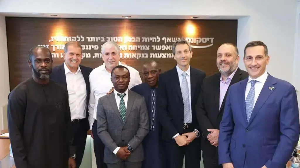 טקס חתימה על עסקת מימון בדיסקונט