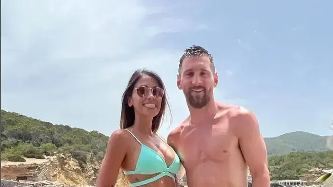 ליאונל מסי ואשתו אנטונלה במהלך חופשה באיביזה