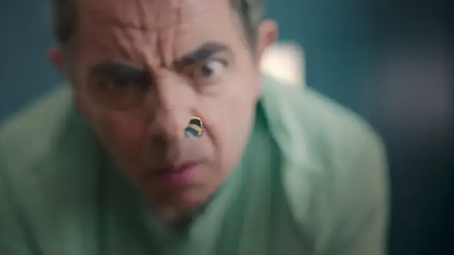 מתוך "אדם נגד דבורה"