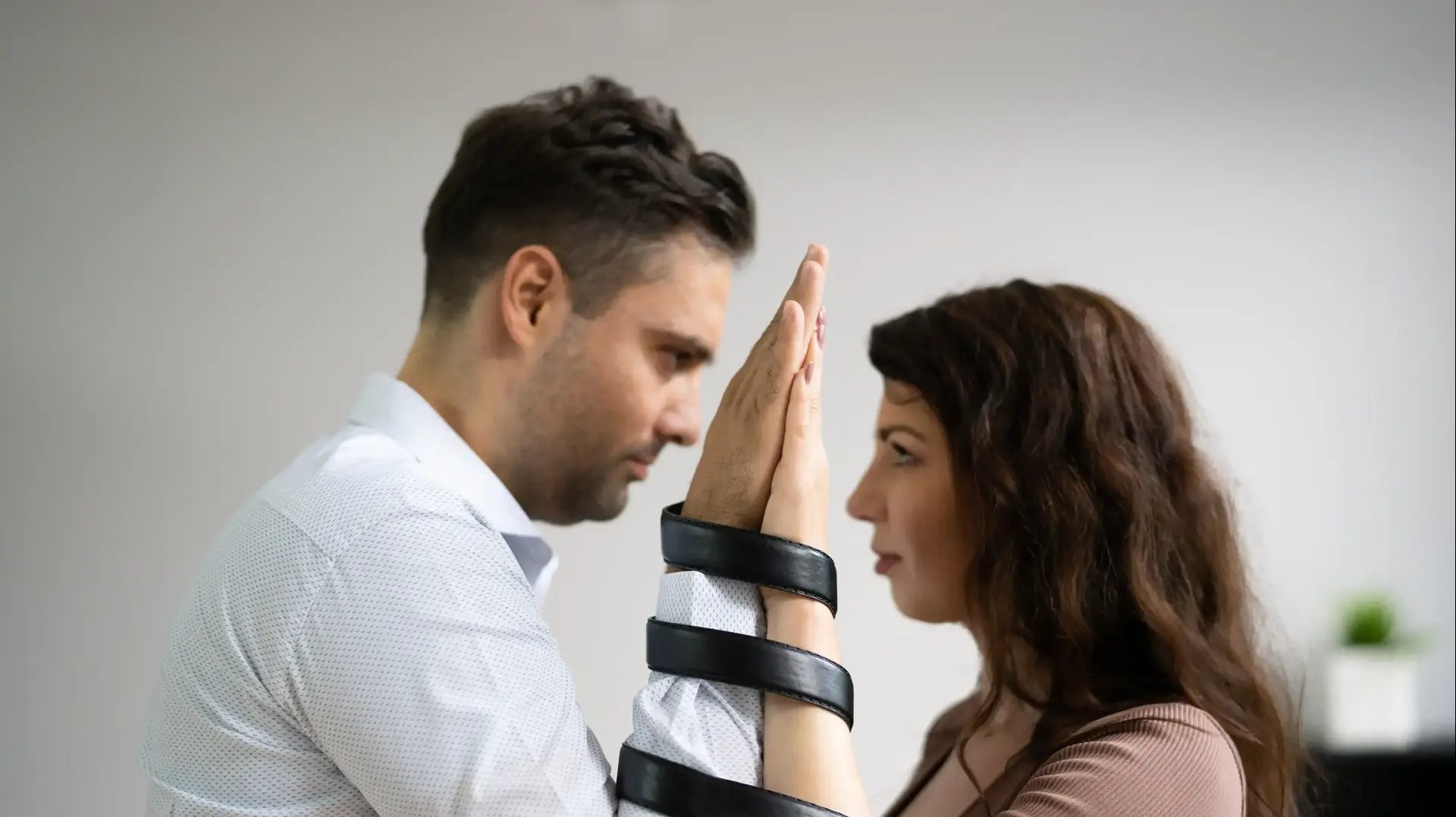 מערכות יחסים תלותיות