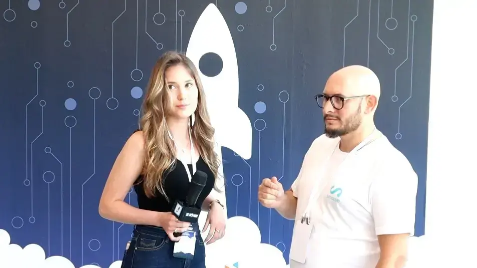 מישל ויינר מראיינת את אסף לסנר